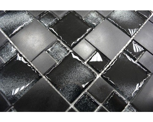 Mosaikfliese mit Glas- und Steinelementen