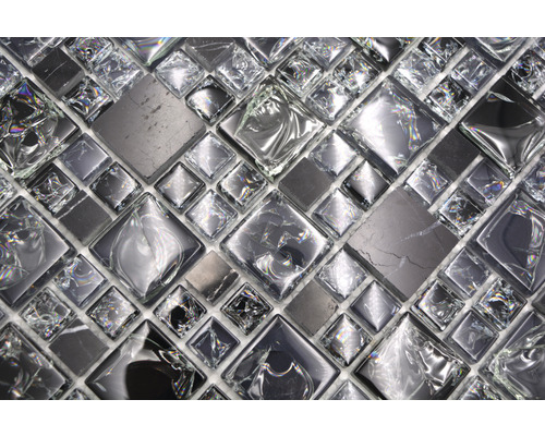 Mosaikfliese mit quadratischen Elementen aus Glas und Stein