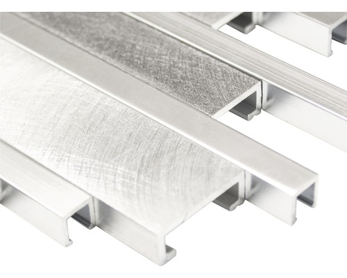 Mehrere Aluminiumprofile für Bodenbeläge