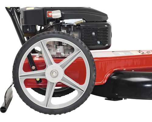Detailansicht eines Rasenmähers mit Motor und Rad