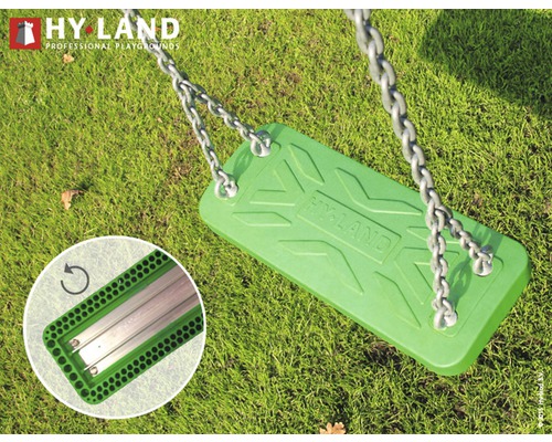 Grünes Hyland Schaukelsitz mit Ketten auf Gras