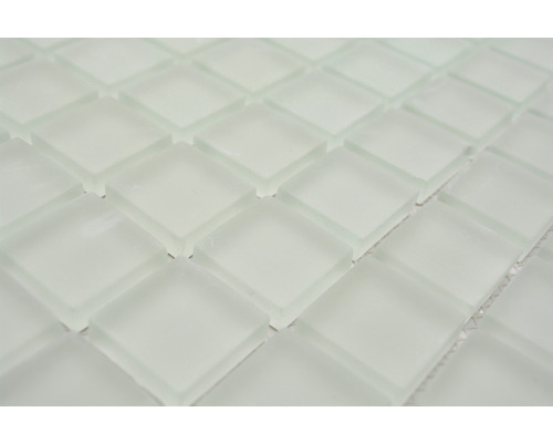 Detailaufnahme von Mosaikfliesen aus Glas