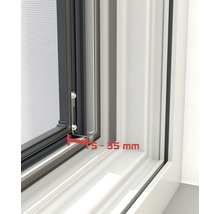 Detailansicht eines Fensters mit Insektenschutzgitter und Angabe der Einbautiefe von 15 bis 35 Millimetern.
