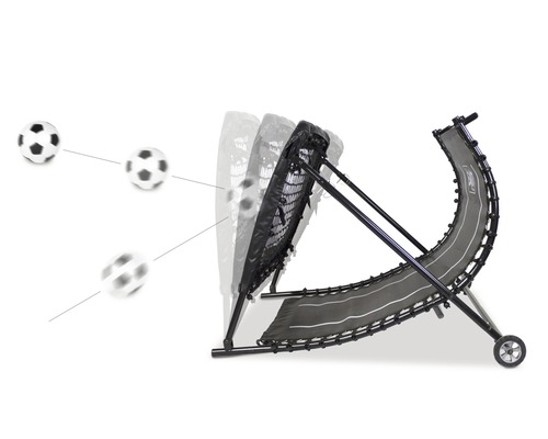 Fußball-Rebounder mit Ball