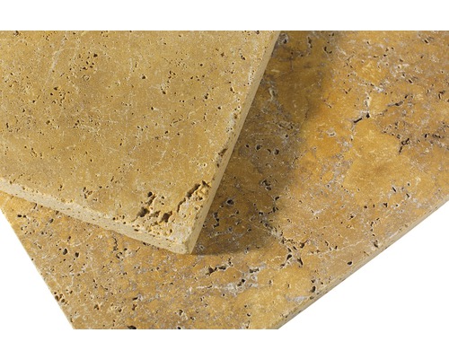 Zwei Travertinfliesen