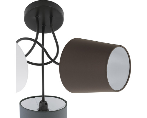 Deckenleuchte mit drei Lampenschirmen