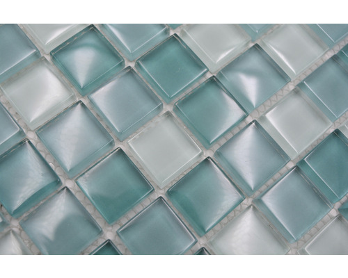 Nahaufnahme eines Mosaiks aus Glasfliesen