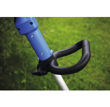 Detailaufnahme eines Rasentrimmers mit blauem Griff und schwarzem Haltegriff