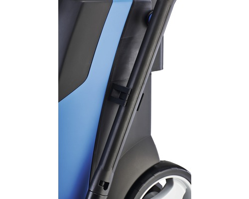 Detailansicht eines Gartenhäckslers mit Griff