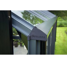 Detailansicht eines Gewächshauses mit Juliana Logo.