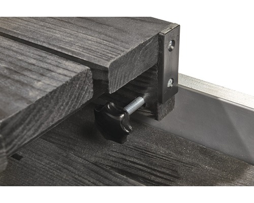 Detailansicht einer Holzkonstruktion mit Stellschraube und Winkelverbinder.