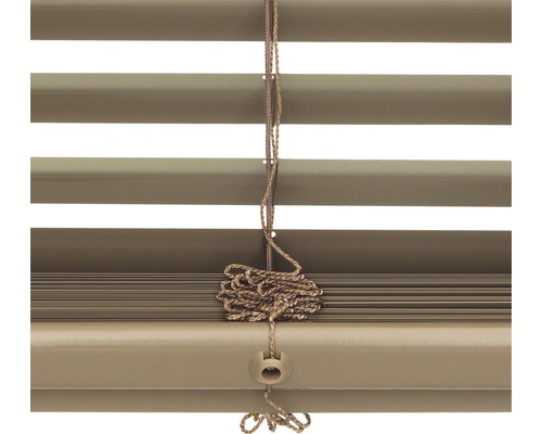 Horizontale Jalousie mit Zugschnur