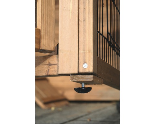 Detailansicht einer Holzkonstruktion mit verstellbarem Fuß zur Nivellierung