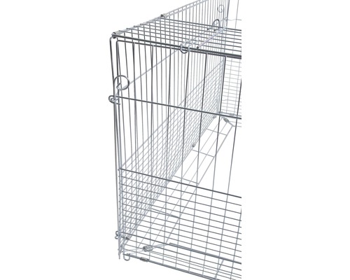 Detailansicht eines Drahtregals