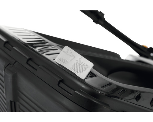 Detailansicht eines Rasenmähers mit Symbol für das Einsetzen des Grasfangkorbs