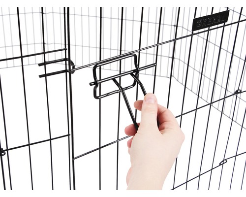 Detailansicht eines Verschlusses an einem Hundeauslaufgehege