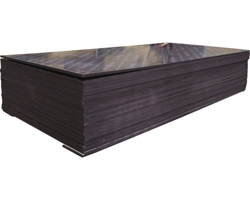 Stapel Schaltafeln für den Baubedarf