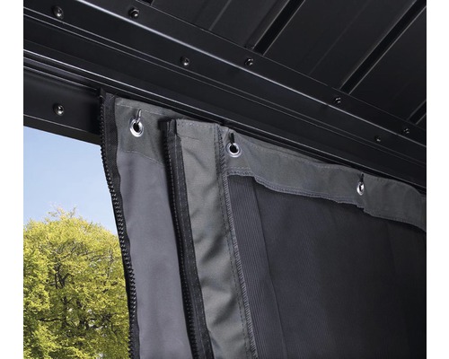 Detailansicht einer Gazebo-Seitenwand mit Reißverschluss und Ösen