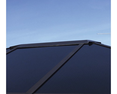 Detailaufnahme der Dachkonstruktion eines Gartenhauses