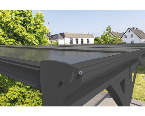 Detailansicht eines Terrassendachs mit Polycarbonatplatten