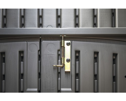 Detailansicht des Verschlusses eines Geräteschranks