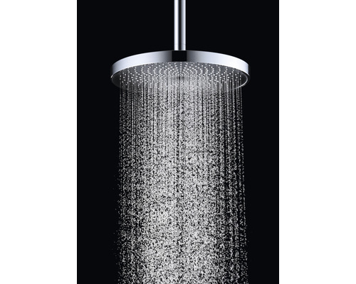 Regendusche mit Wasserstrahl