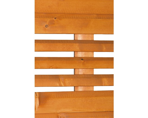 Detailansicht eines Holzzauns mit horizontalen Latten