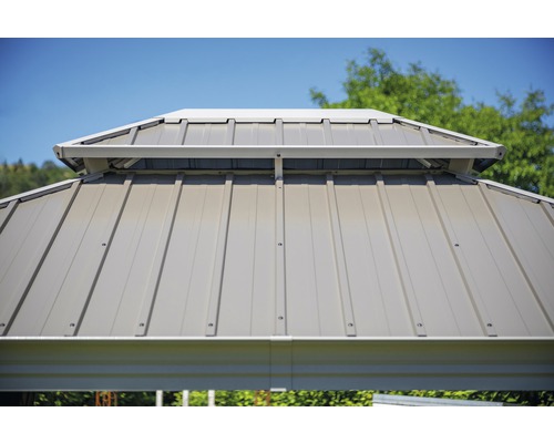 Detailaufnahme des Dachs eines Pavillons mit Metallstruktur