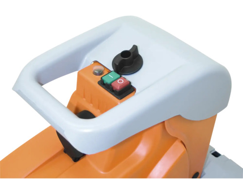 Detailansicht der Bedienelemente eines Häckslers