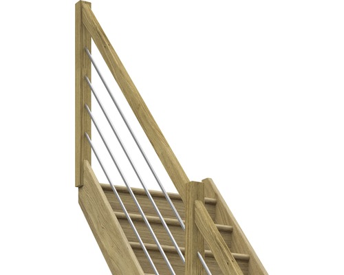 Detailaufnahme einer Treppe mit Holzstufen und Geländer mit Metallstäben.