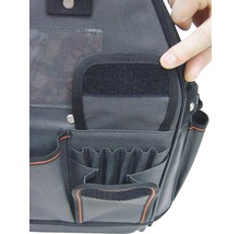 Detailaufnahme einer Werkzeugtasche mit Außentaschen
