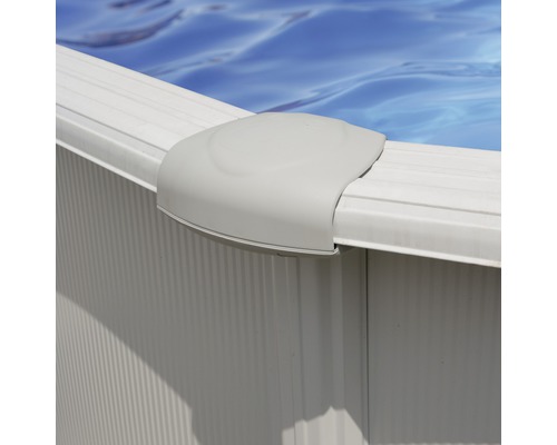 Detailansicht eines Stahlwandpools mit Poolfolie und Beckenrand