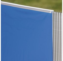 Detail einer Sichtschutzwand mit Kunststofffüllung und Aluminiumrahmen