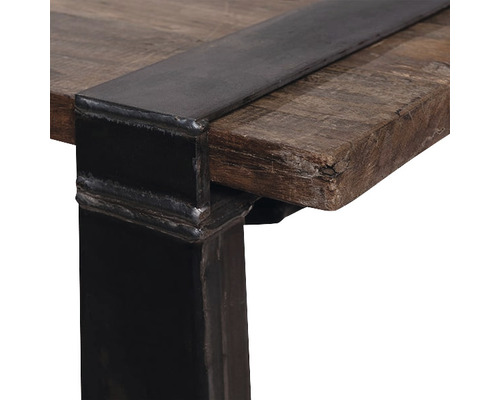 Detailansicht eines Tisches mit Holzplatte und Metallgestell