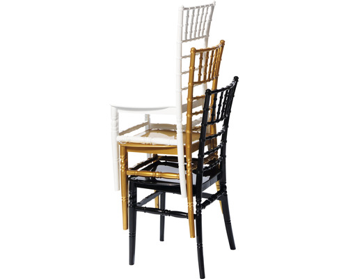 Stapel aus drei Stühlen