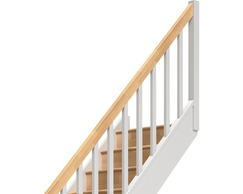 Treppe mit Geländer und Stufen aus Holz