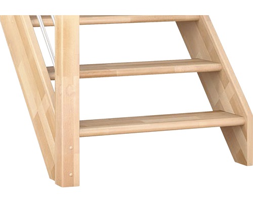 Detailansicht einer Holztreppe mit drei Stufen