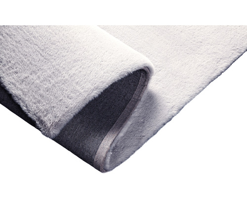 Detailansicht eines hellen Teppichs mit Flor