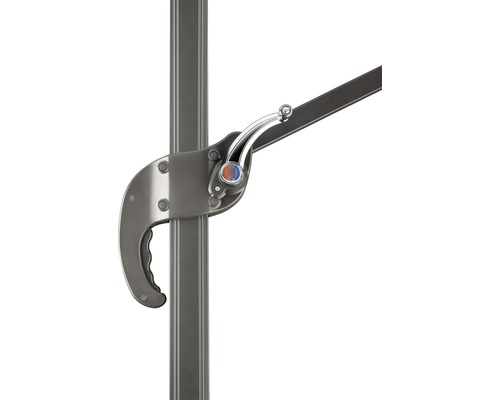 Detailansicht einer Sonnenschirmhalterung mit Kurbelmechanismus