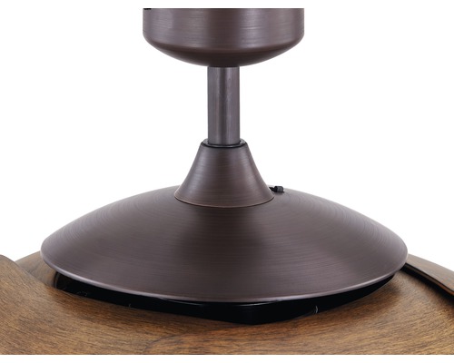 Detailaufnahme eines Deckenventilators mit braunem Gehäuse und Rotorblättern