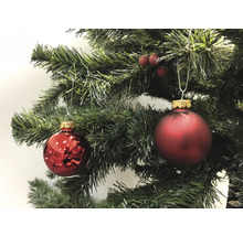 Dekorierter Weihnachtsbaum mit roten Christbaumkugeln
