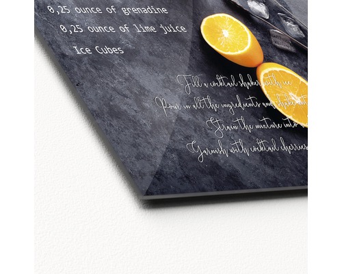 Glasbild mit Cocktailrezept und Orangenscheiben
