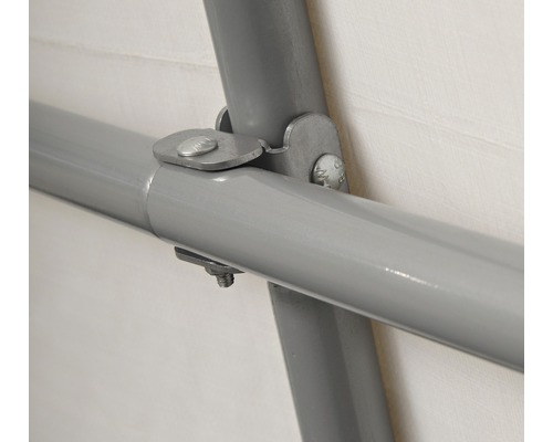 Detailansicht einer Rohrverbindung mit Schrauben