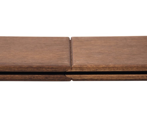 Detailaufnahme von ineinandergreifenden Holzfliesen