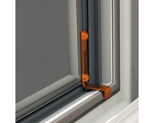 Detailansicht eines Insektenschutzfensters mit Befestigungselement