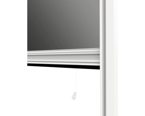 Nahaufnahme eines Rollos mit Zugschnur