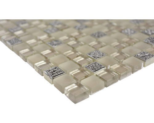 Mosaikfliese mit quadratischen Elementen und Mustern
