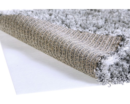 Grauer Teppich mit hochflorigem Flor