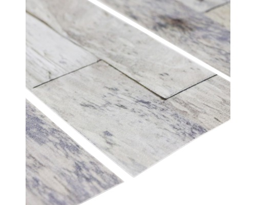 Mehrere Vinyl-Bodenfliesen mit Holzoptik