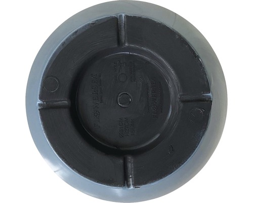 Unterseite eines Blumentopfes mit Bohrmarkierung